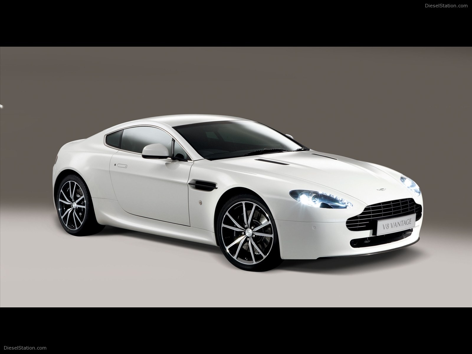 Aston Martin V8 Vantage N420 2011